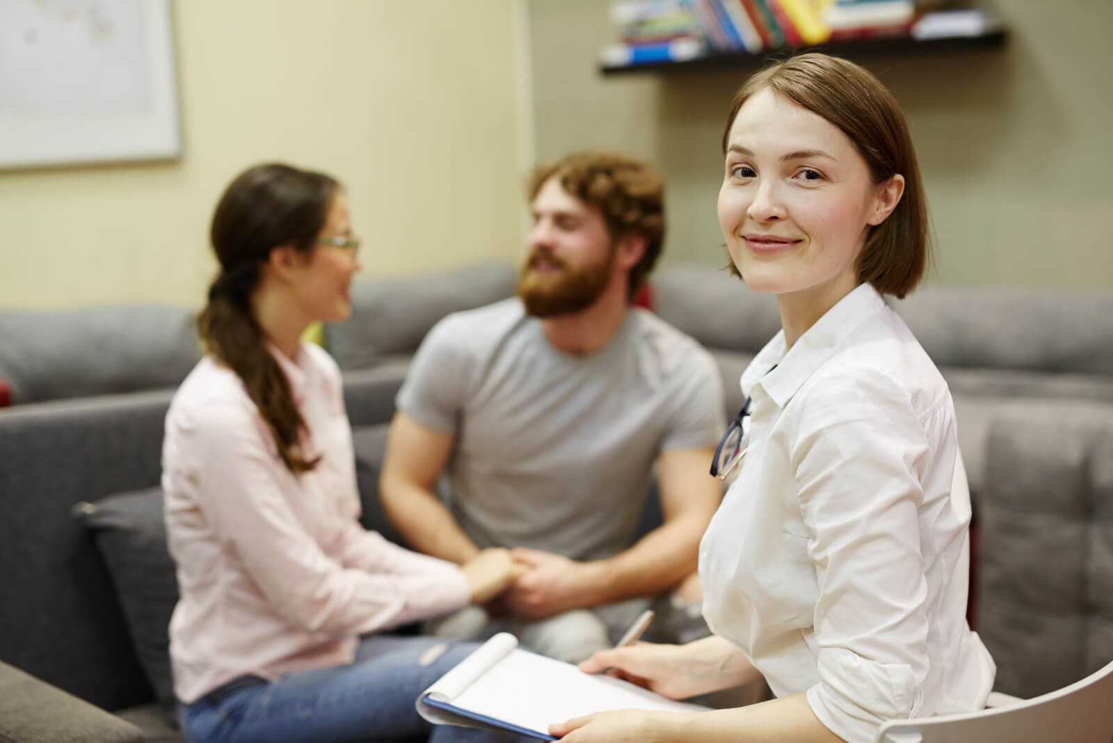Eltern in der Beratung bei der Zeune-Schule