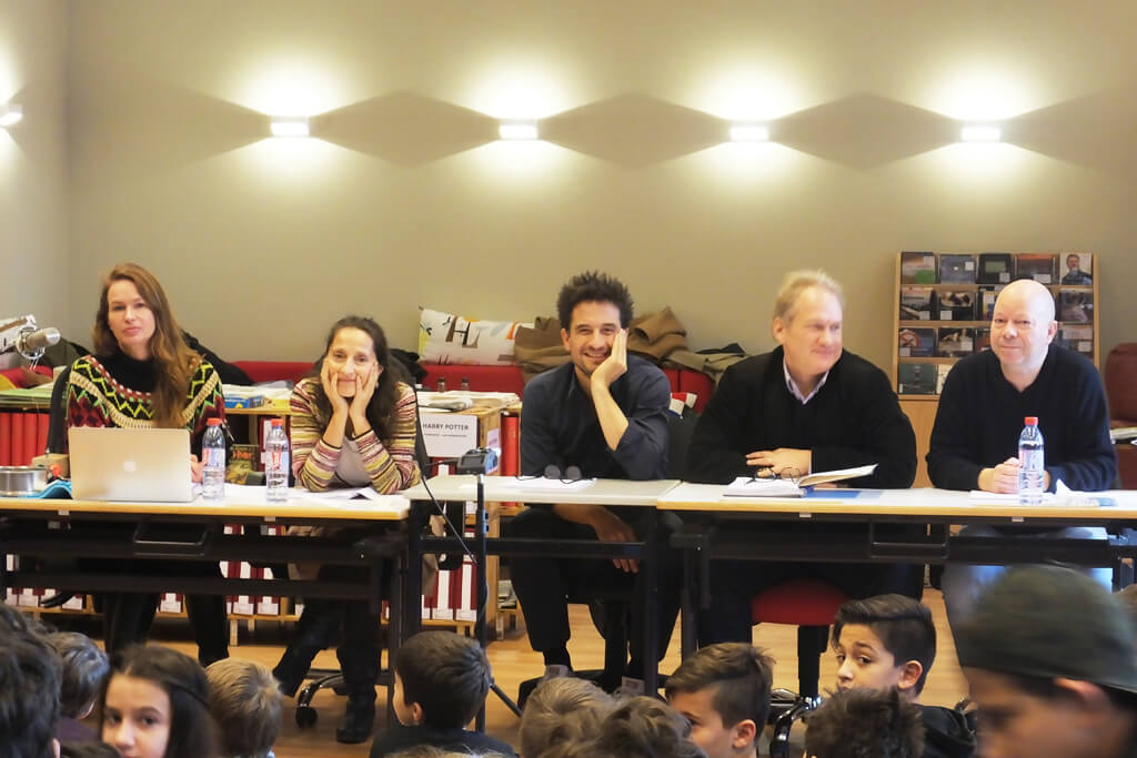 Schauspieler lesen in der Zeune-Schule die Geschichte "Anton" vor