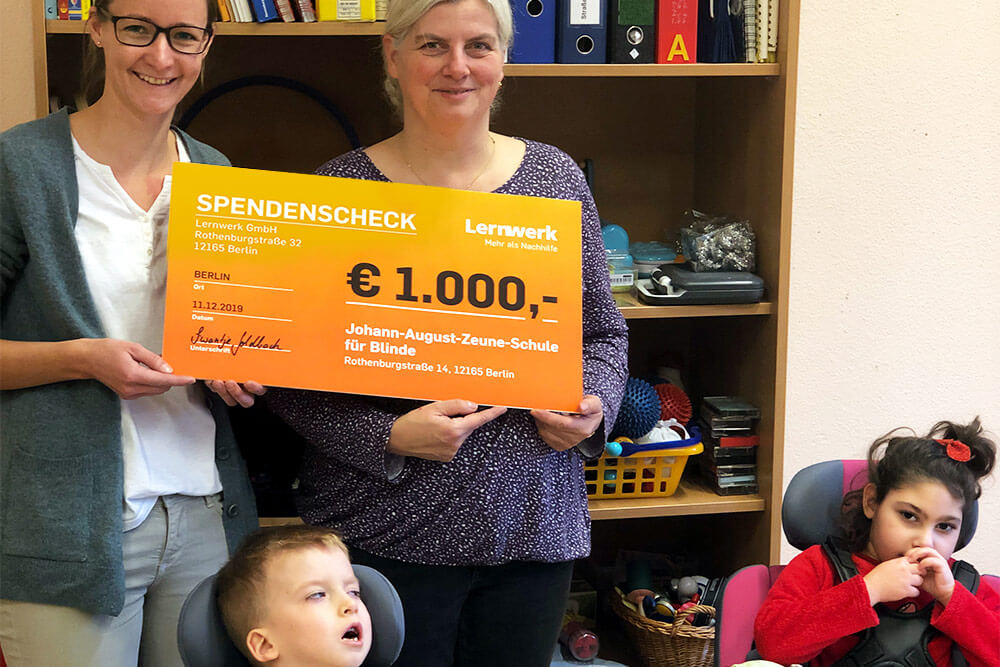 Großer Check über 1000 Euro